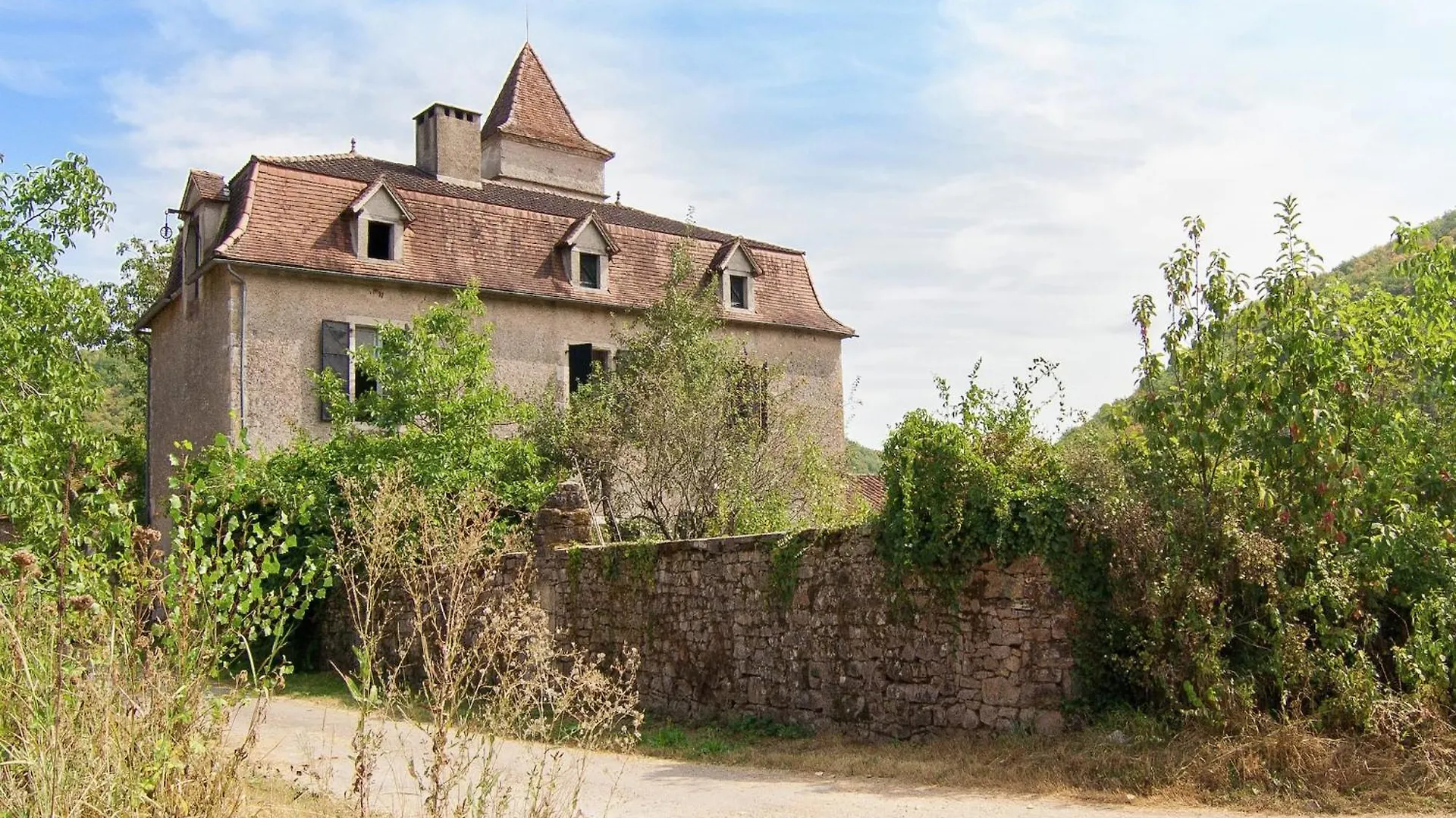 Historic Mansion By The River Lot In C Nevi Res Cenevieres 0*,  Francia
