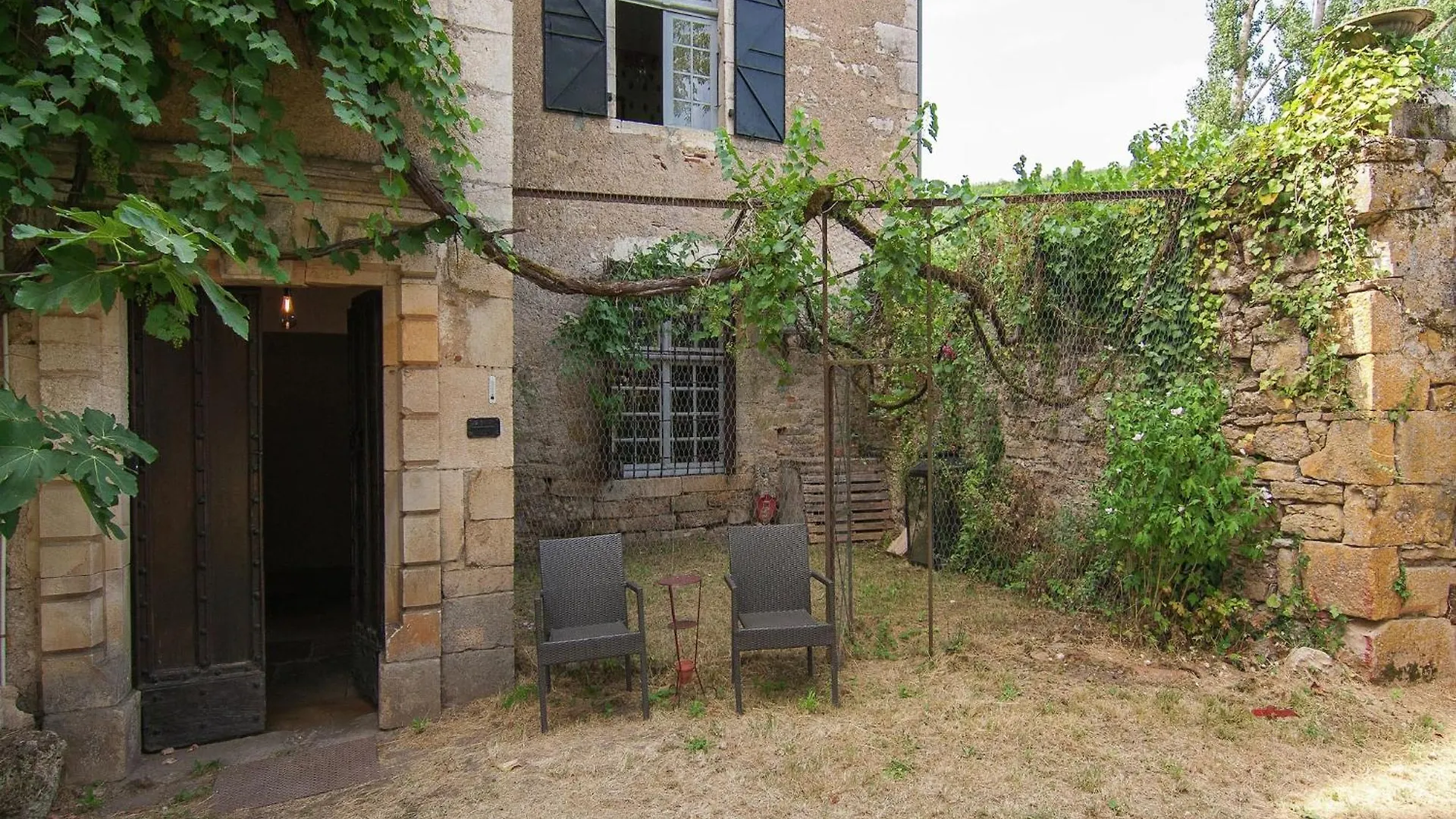 Historic Mansion By The River Lot In C Nevi Res Cenevieres Сasa de vacaciones