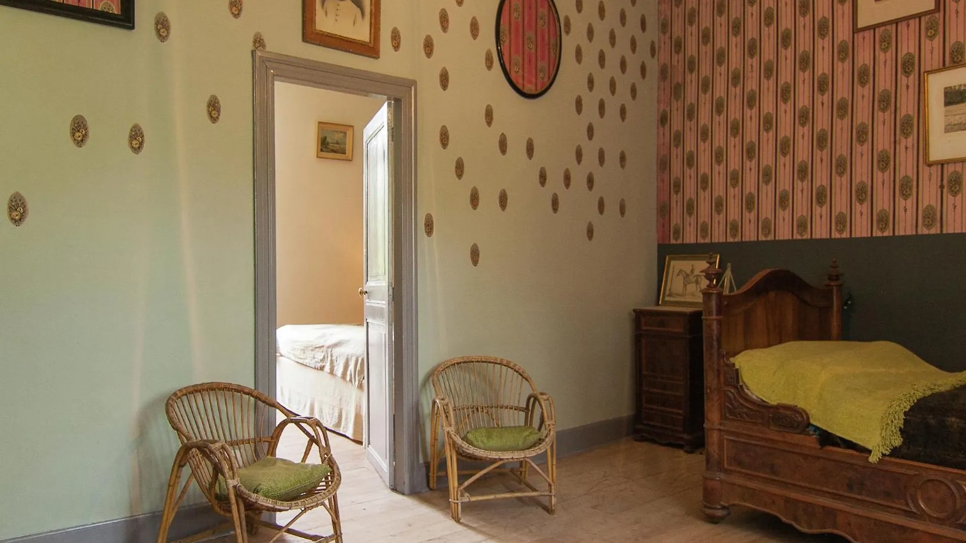 Historic Mansion By The River Lot In C Nevi Res Cenevieres 0*,  Francia