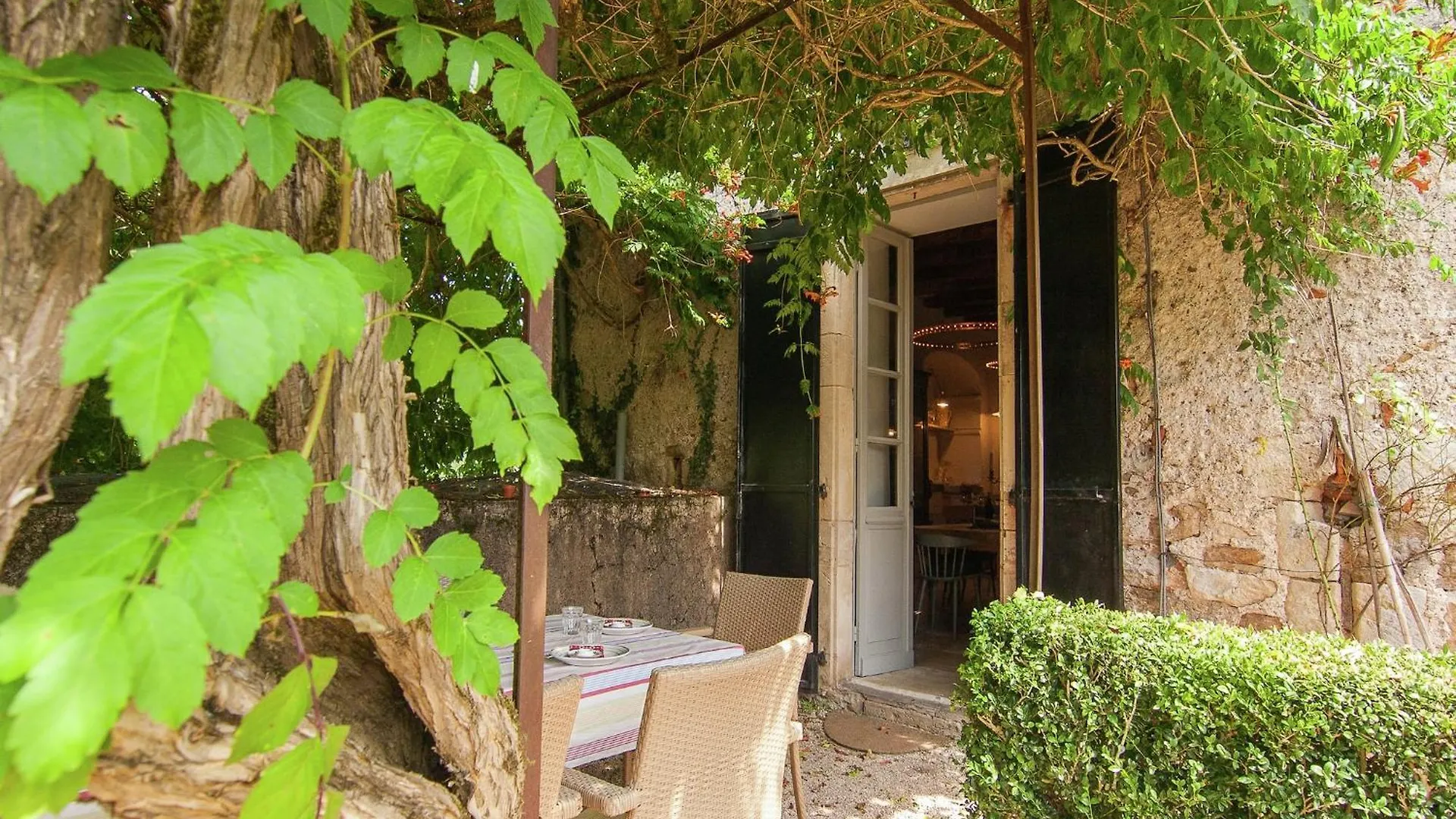 Historic Mansion By The River Lot In C Nevi Res Cenevieres Francia