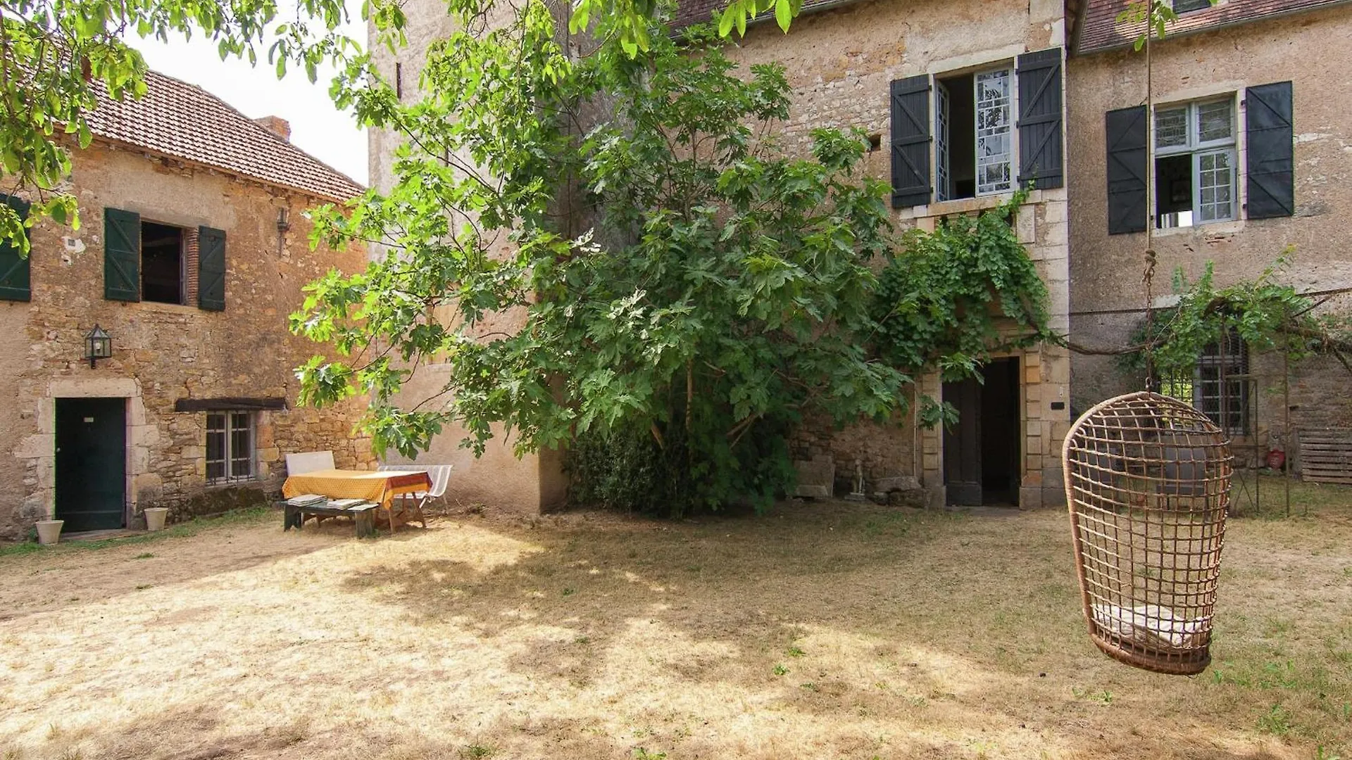 Historic Mansion By The River Lot In C Nevi Res Cenevieres 0*,  Francia